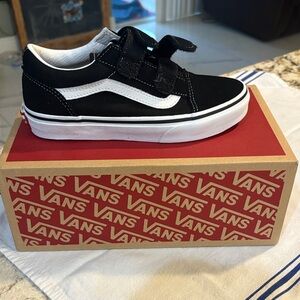 Vans Classic Black and White Low-Tops